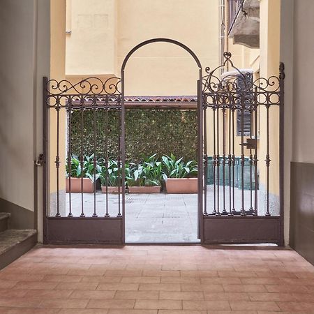 Elegante Appartamento Minimal Dai Tocchi Botanici ميلان المظهر الخارجي الصورة