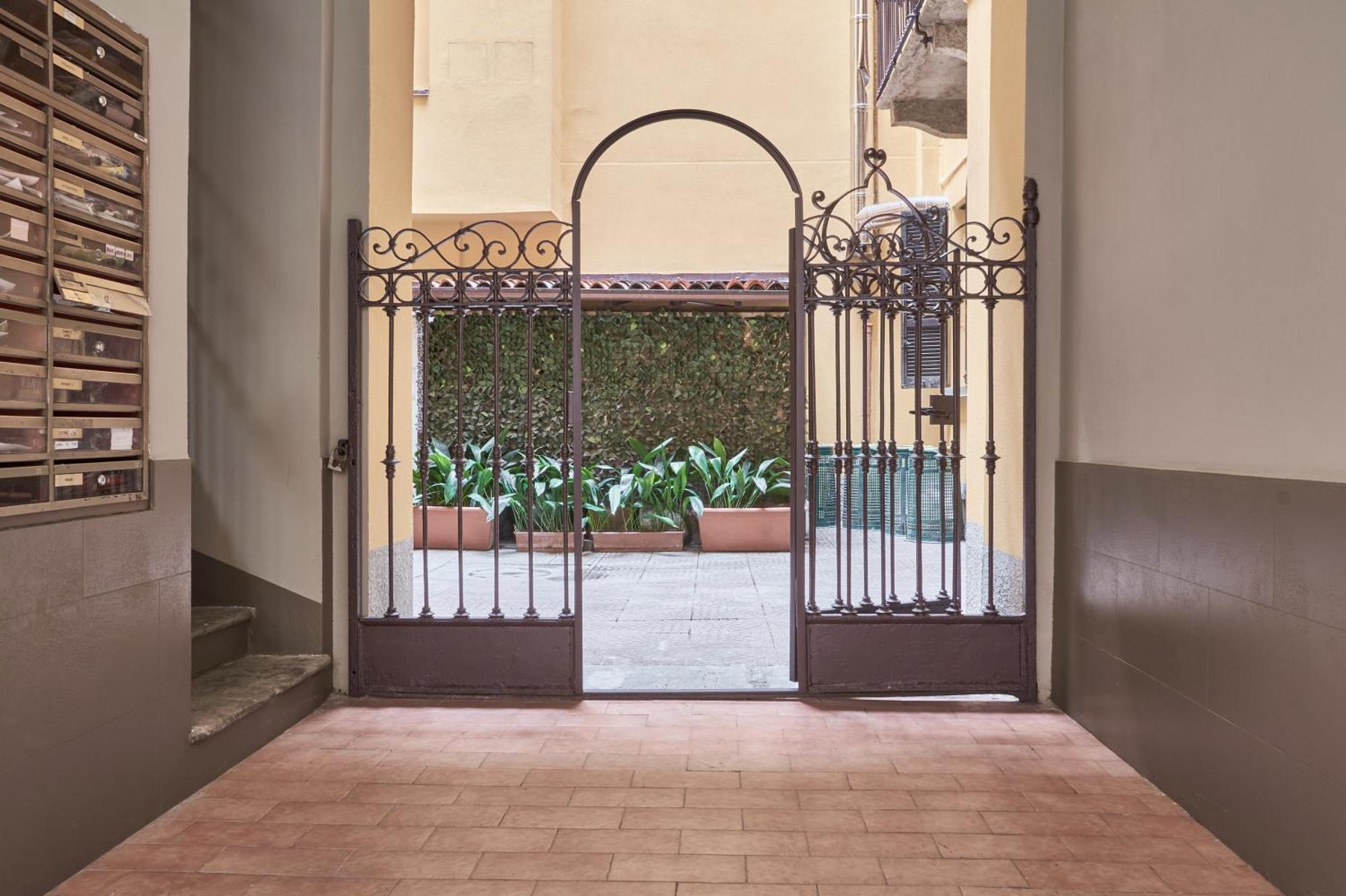 Elegante Appartamento Minimal Dai Tocchi Botanici ميلان المظهر الخارجي الصورة